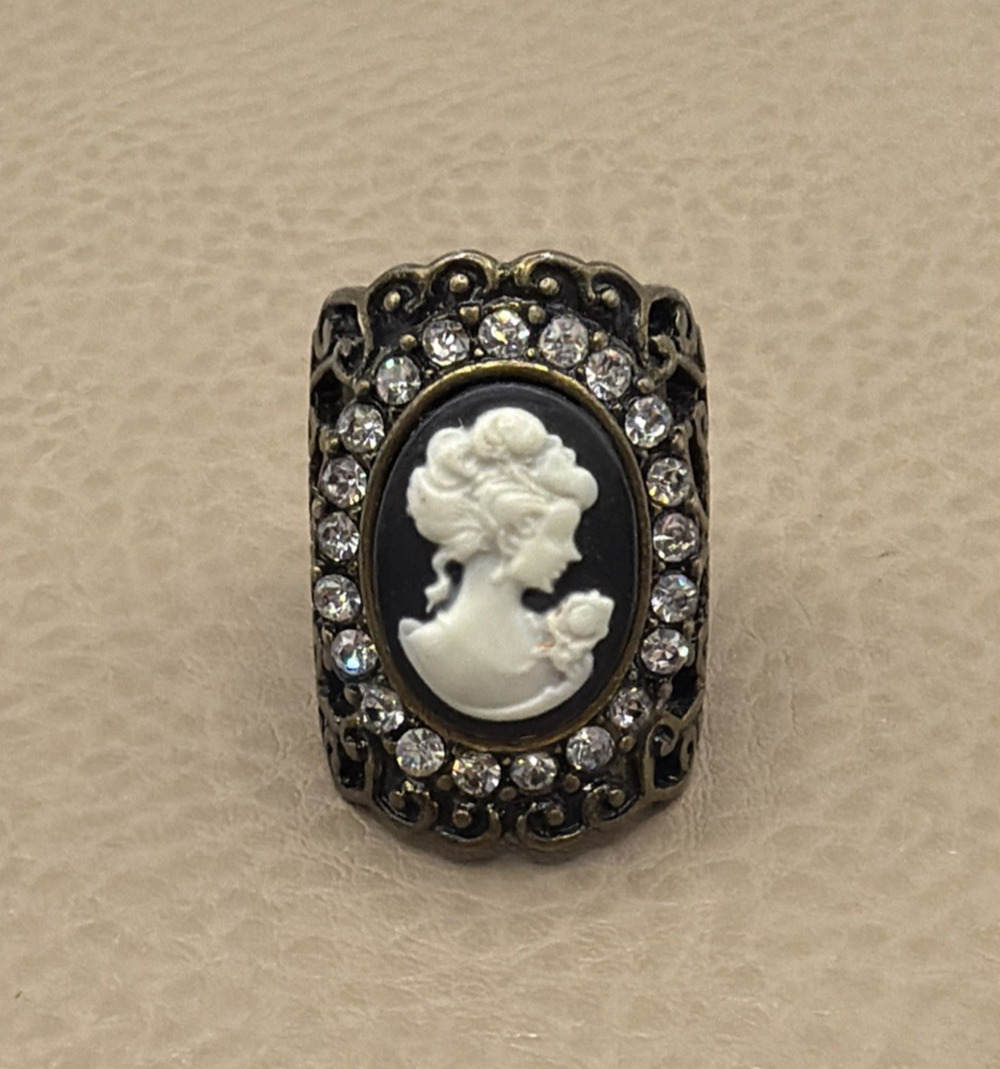 Filigree Faux Cameo Ring Size 8.5 Bronze Tone Rhinestone Halo Black & White Wide